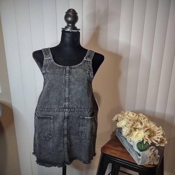 NWT Juniors' SO® Scoop Front Pinafore Dress Black Wash Denim - Picture 2 of 14